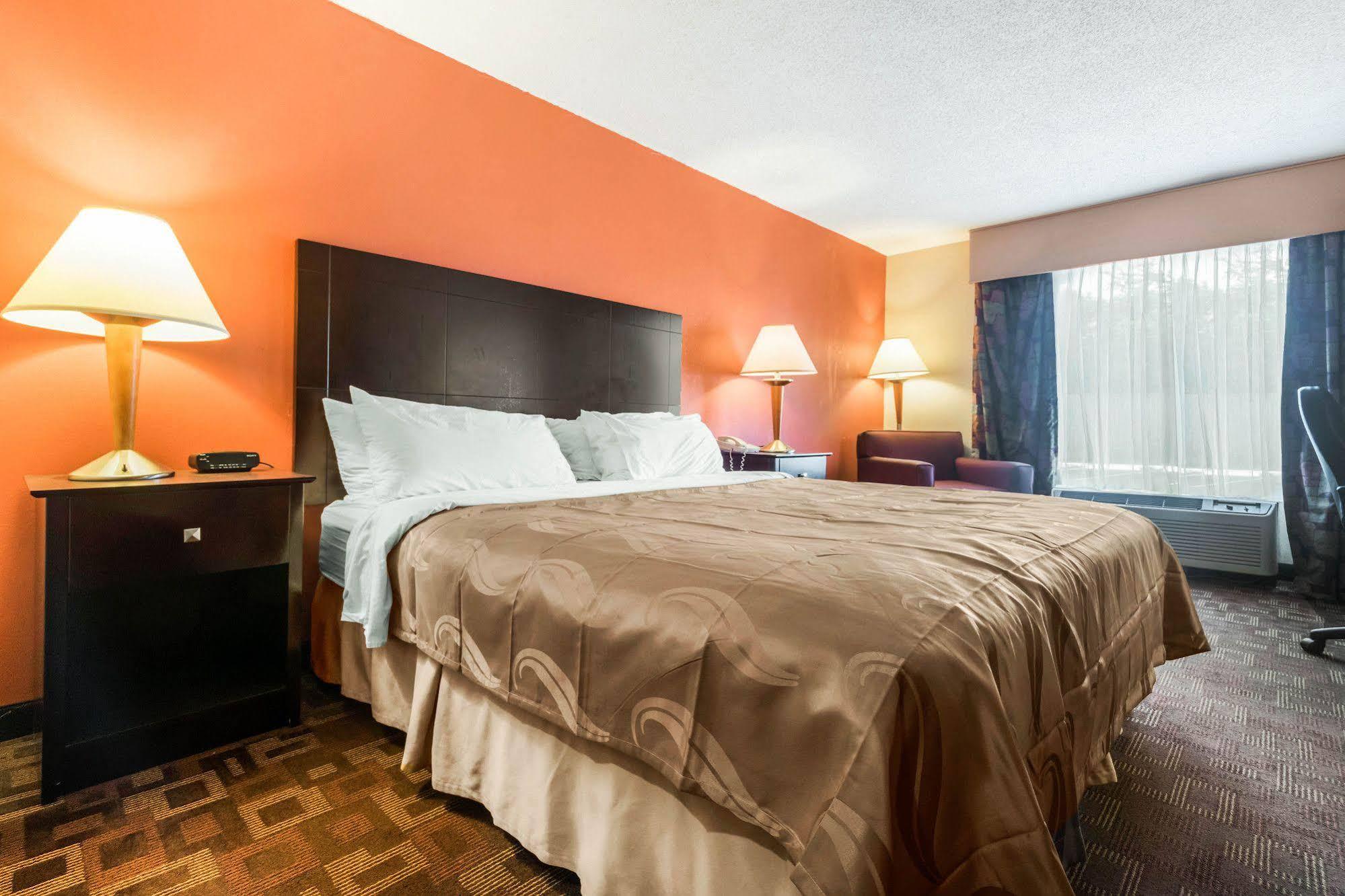 Quality Inn & Suites Lawrenceburg Eksteriør billede