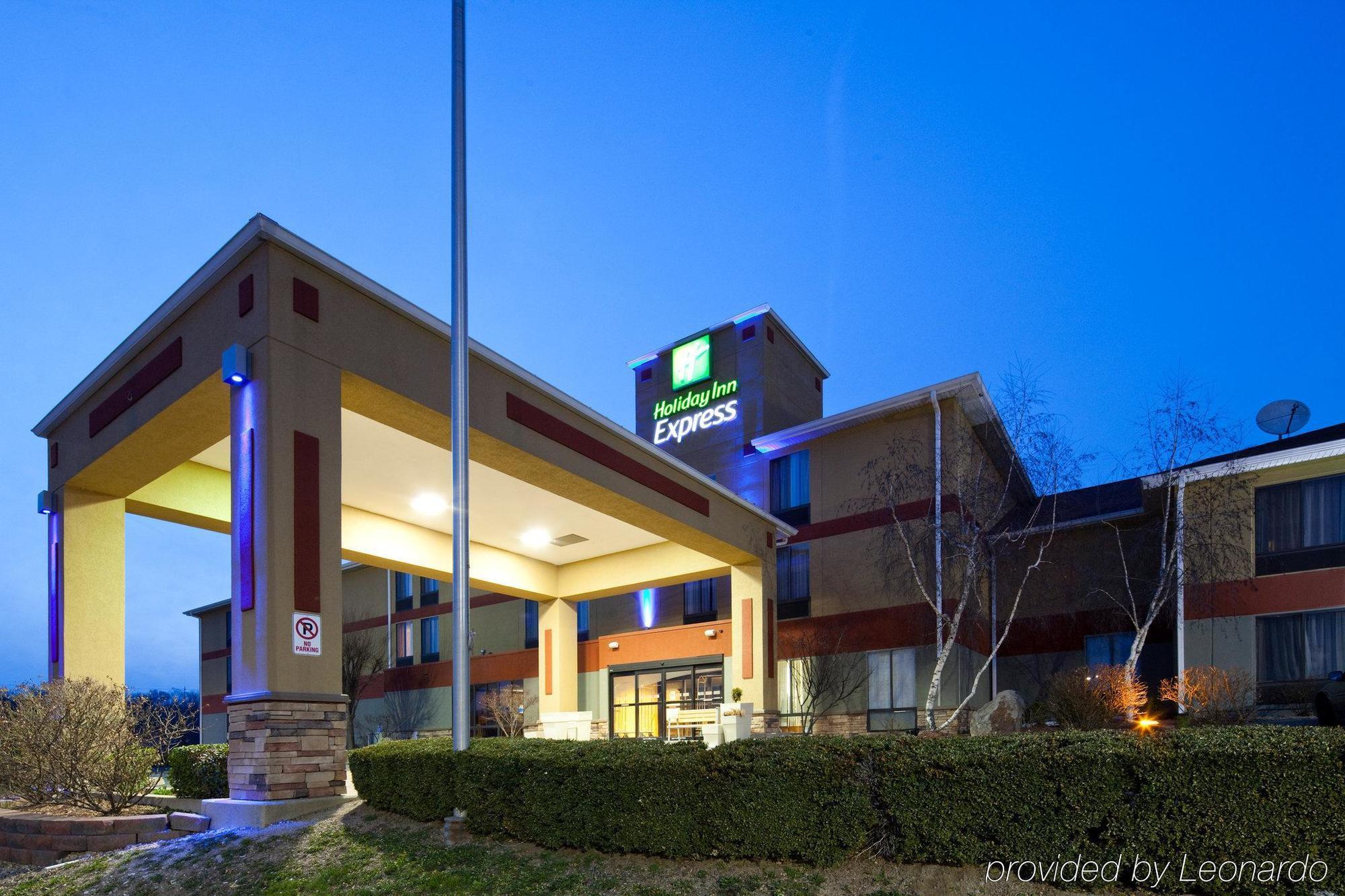 Quality Inn & Suites Lawrenceburg Eksteriør billede