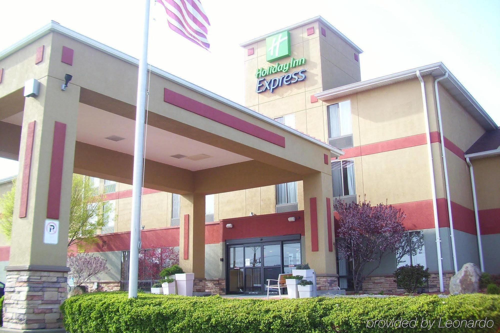 Quality Inn & Suites Lawrenceburg Eksteriør billede