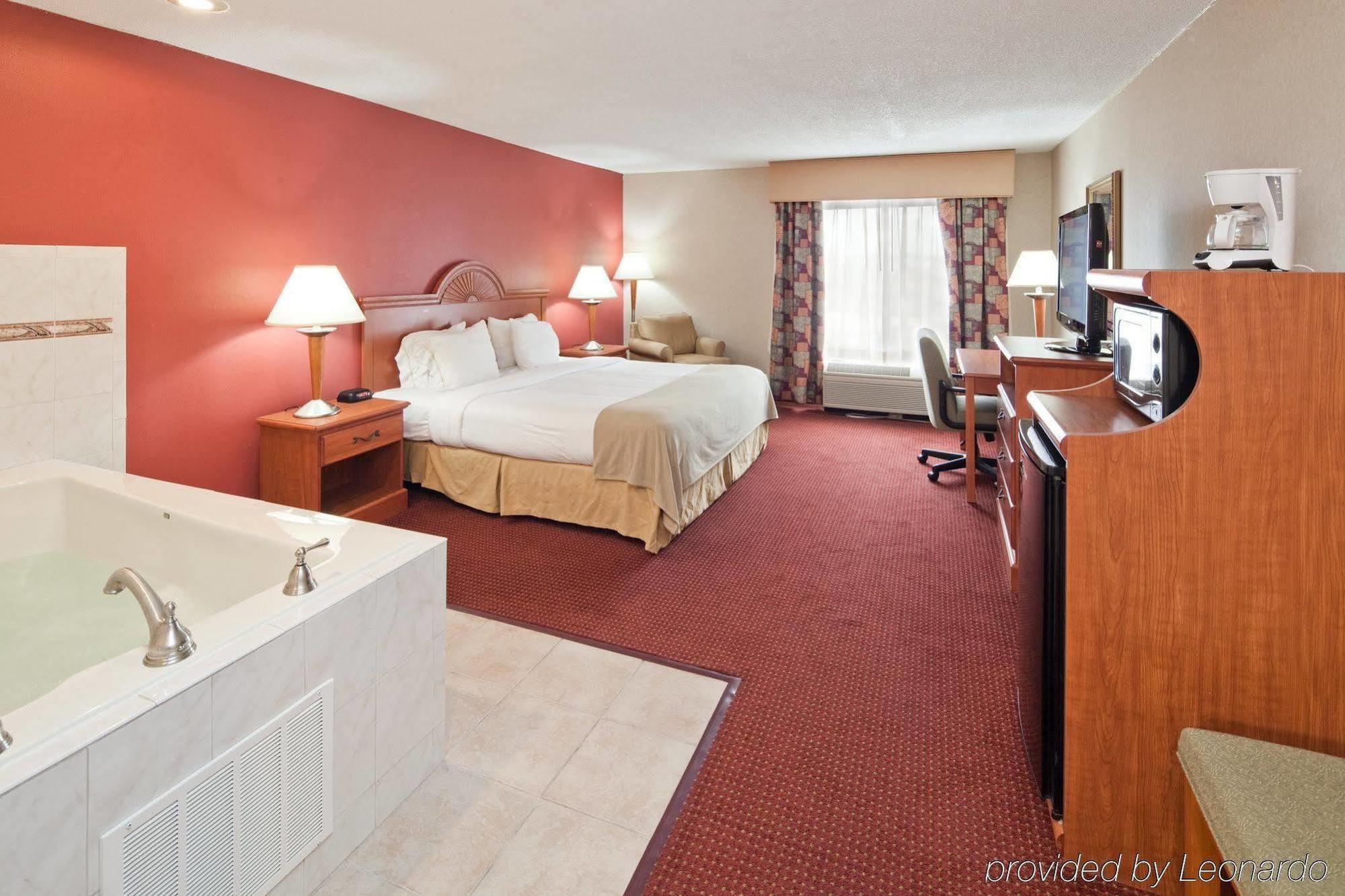 Quality Inn & Suites Lawrenceburg Eksteriør billede