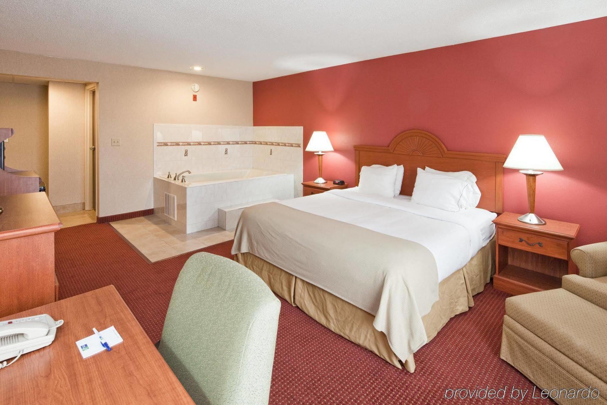 Quality Inn & Suites Lawrenceburg Eksteriør billede