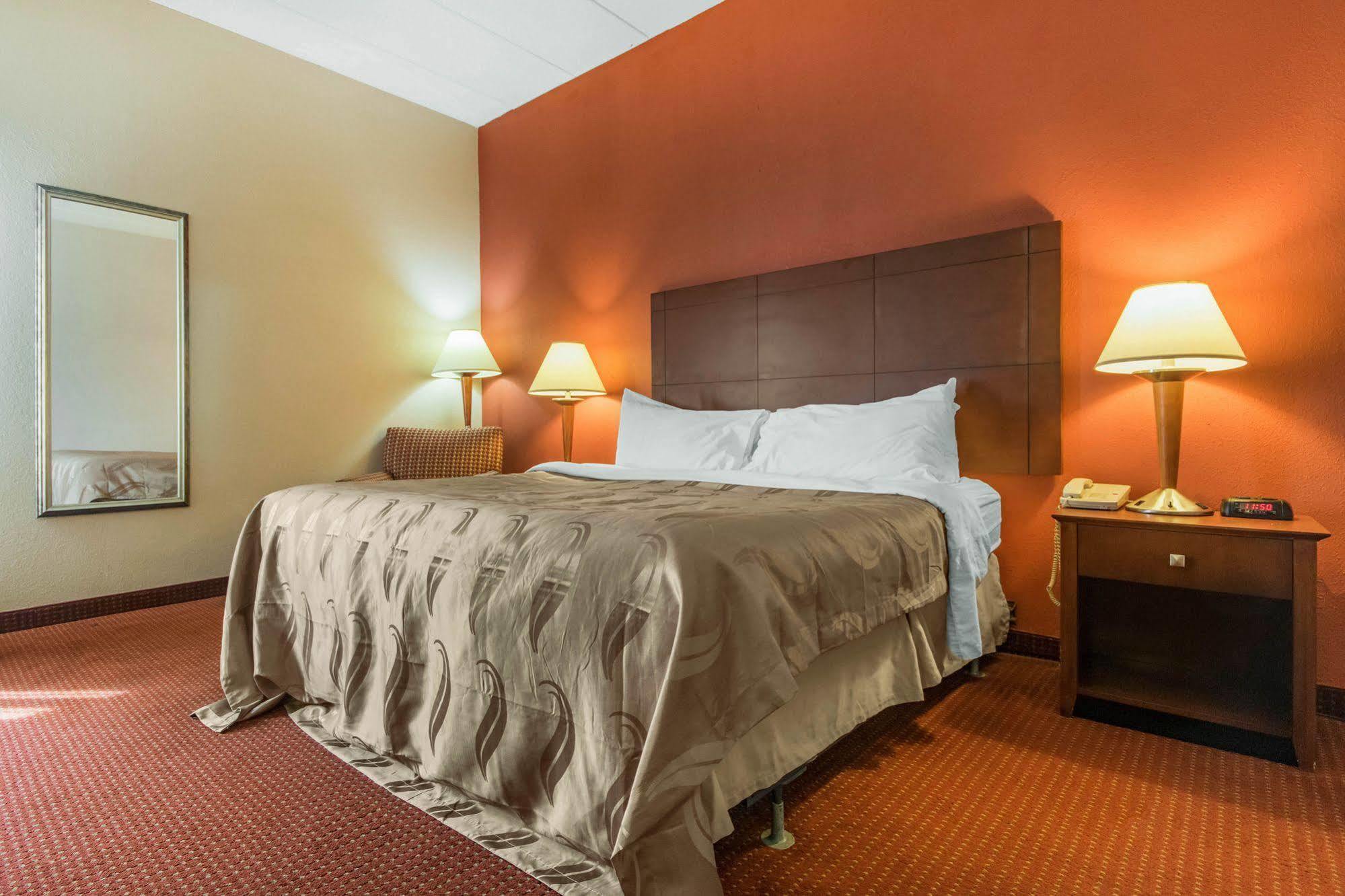 Quality Inn & Suites Lawrenceburg Eksteriør billede