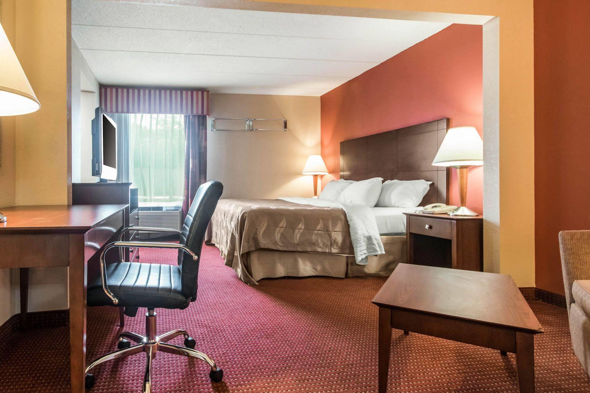 Quality Inn & Suites Lawrenceburg Eksteriør billede