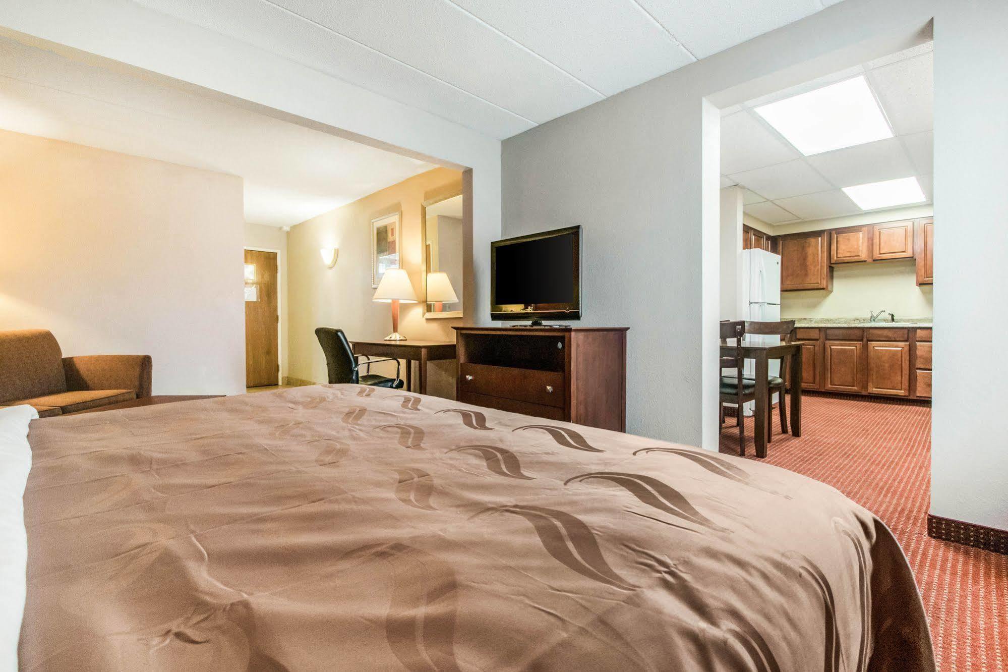 Quality Inn & Suites Lawrenceburg Eksteriør billede