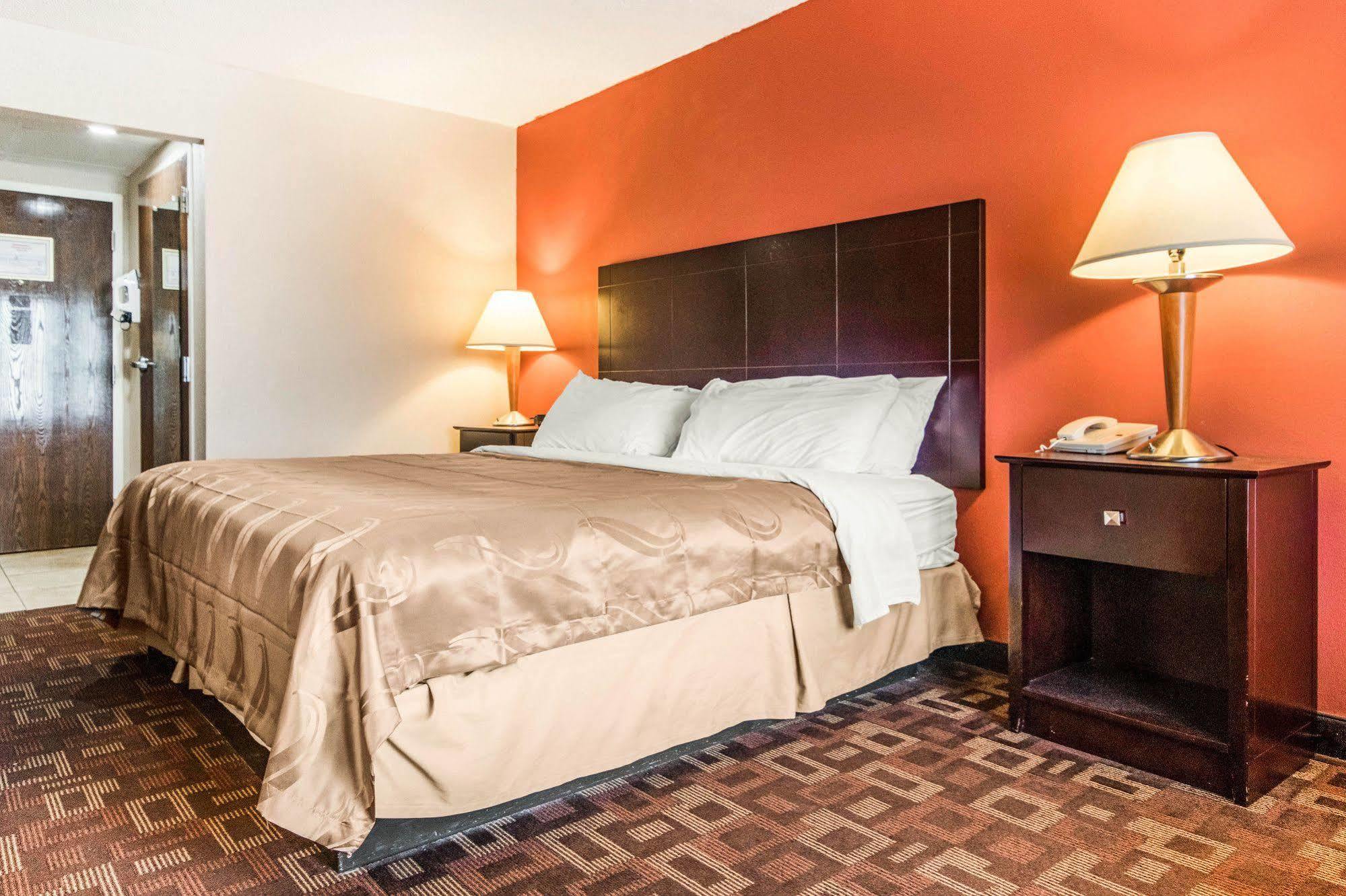 Quality Inn & Suites Lawrenceburg Eksteriør billede