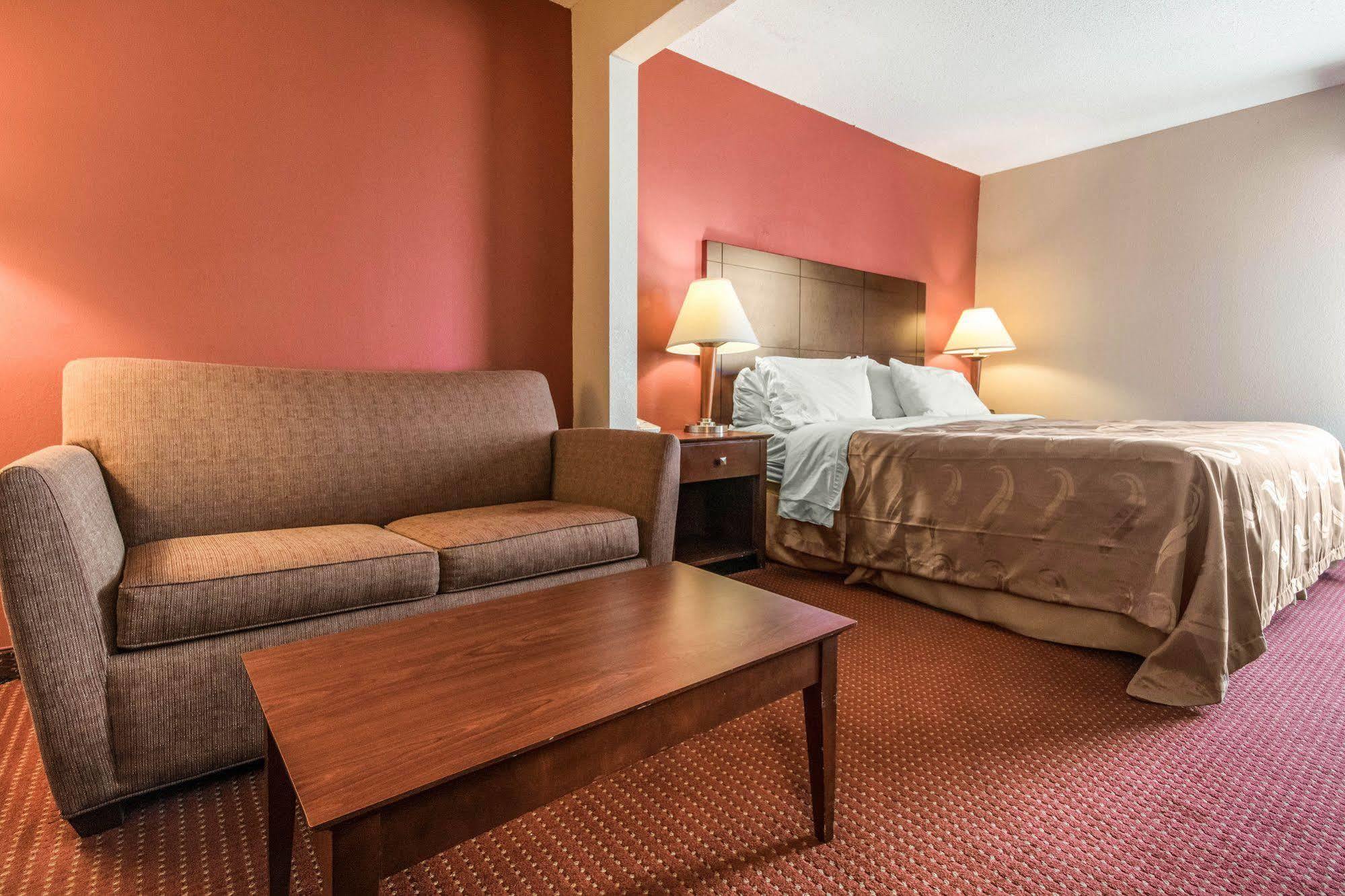 Quality Inn & Suites Lawrenceburg Eksteriør billede