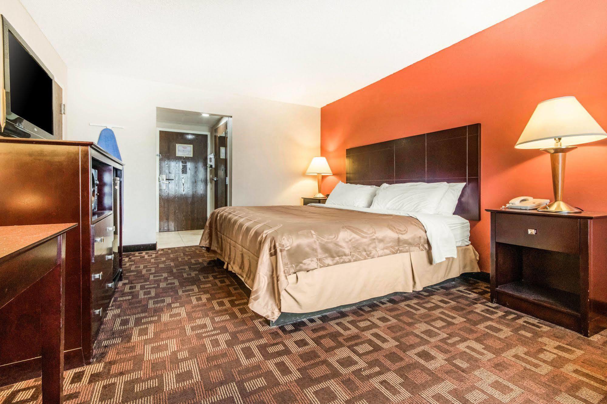 Quality Inn & Suites Lawrenceburg Eksteriør billede